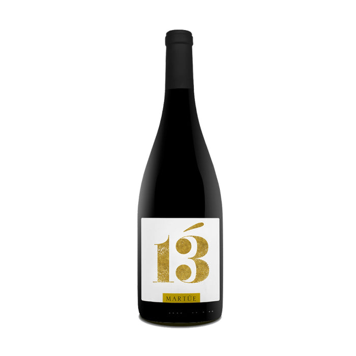 A picture of a white wine called Martúe 13 which originates from Vino de pago La Guardia