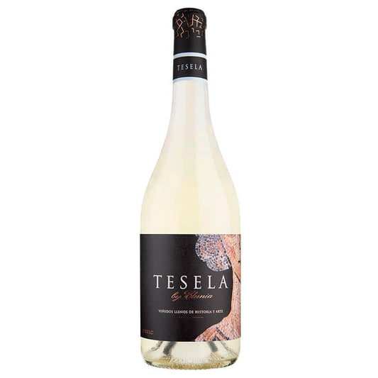 A white wine bottle called Tesela de Clunia Albillo which originates from a region in Spain named Castilla y Leon