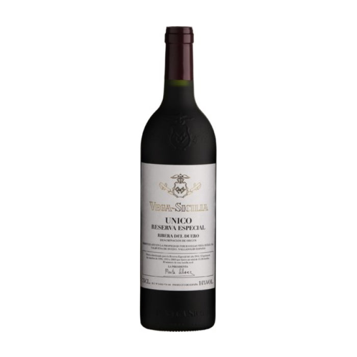 A red wine bottle called Vega Sicilia Unico Reserva Especial 2008-2009-2010 which originates from Ribera del Duero in Spain